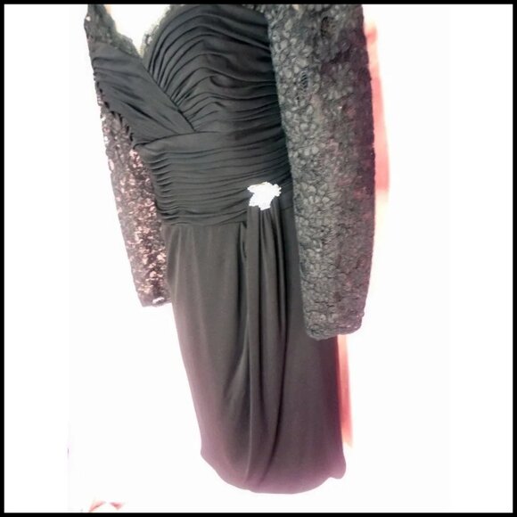 Black Lace Sheath, Long Sleeve Dress, 50s Style with Rhinestone Brooch - 90s - Picture 5 of 14